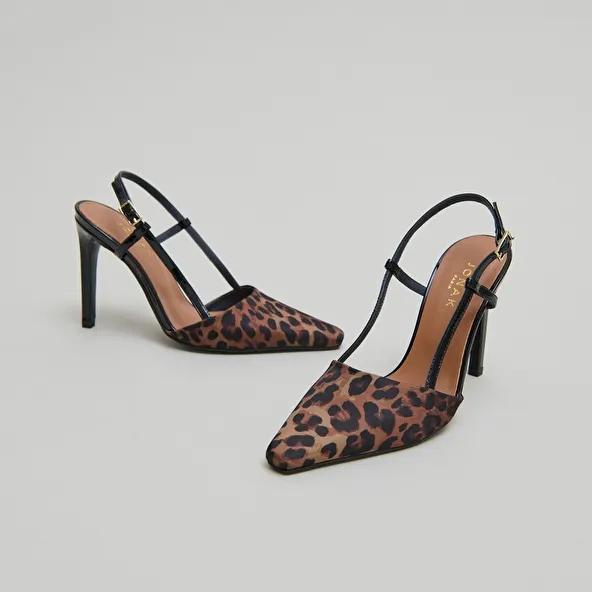 Slingbacks pumps in brown leopard textile and black patent